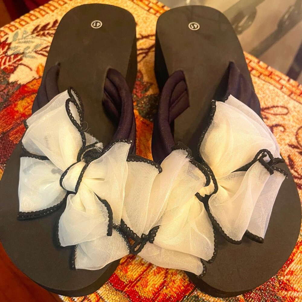 New! Adorable Sweetheart Black & White Bow Platform Slides Size 8